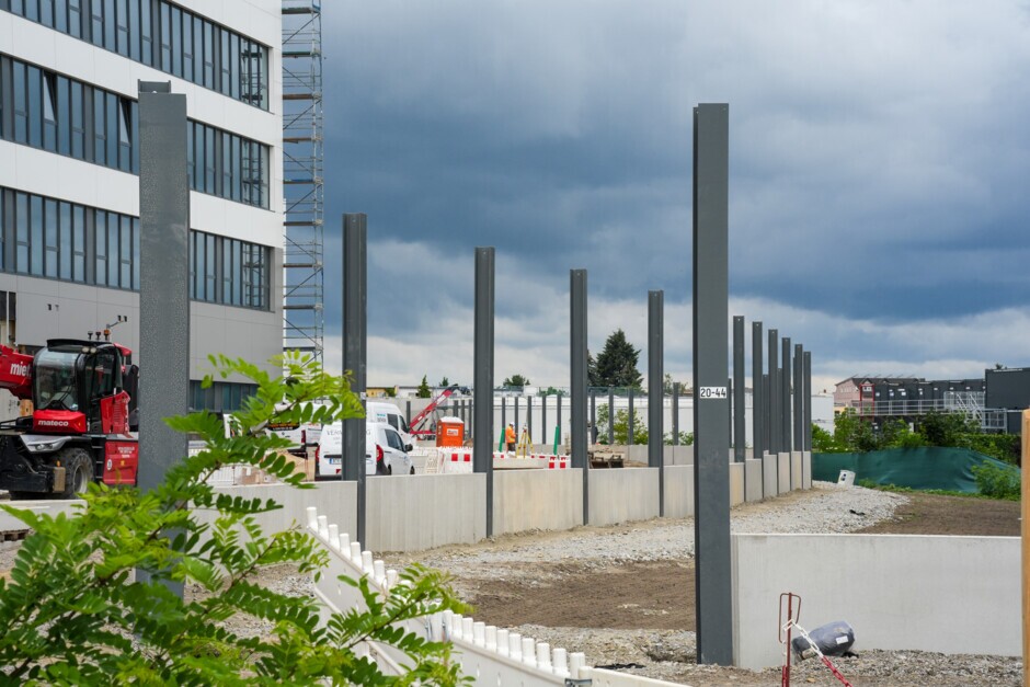 Bau der Lärmschutzwand Bau der Lärmschutzwand