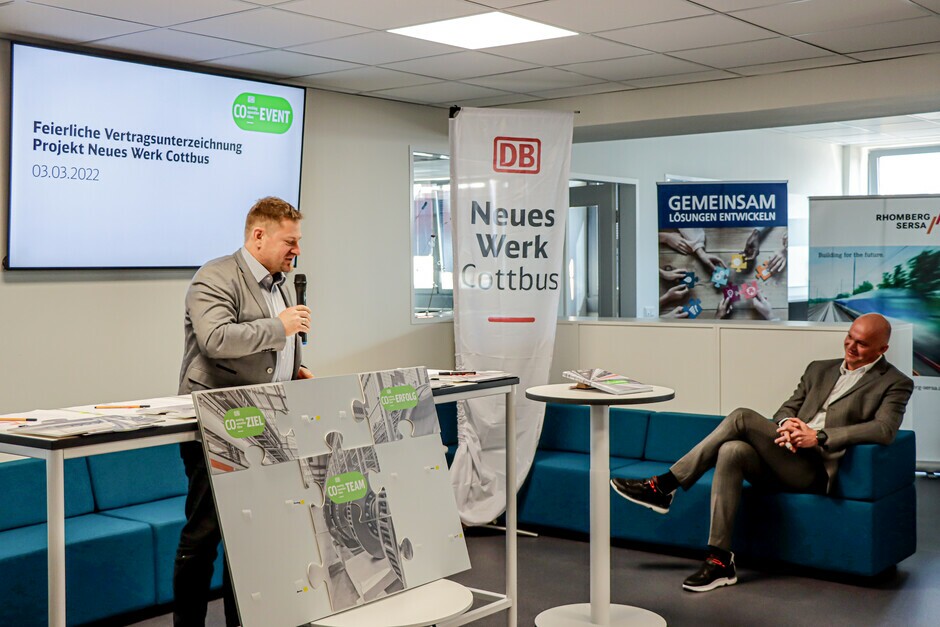 Feierliche Vertragsunterzeichnung 03.03.2022 Feierliche Vertragsunterzeichnung 03.03.2022 - Stefan Korb (Leiter Geschäftsbereich V - Wirtschaft, Digitalisierung und Strukturentwicklung der Stadt Cottbus/Chóśebuz)