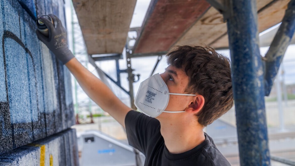 Schüler in Aktion bei der kreativen Gestaltung