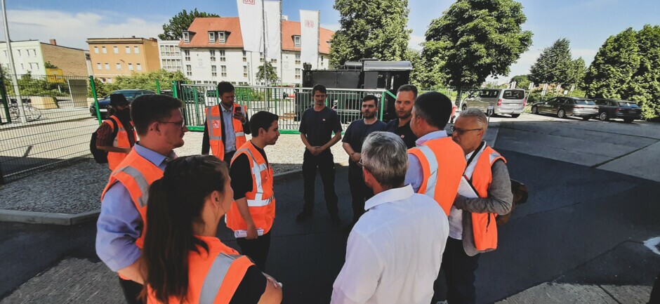 Besuch Kevin Kühnert Kevin Kühnert im Austausch mit Azubis des Werkes Cottbus