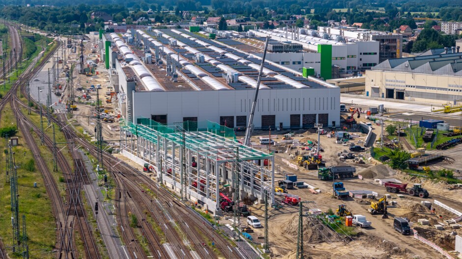 Drohnenfoto Halle 1 & RAKME (Stand August 2026)