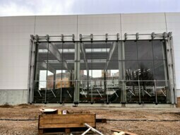 Baufortschritt - Zweigleisige Instandhaltungshalle - Montage Glasfassade